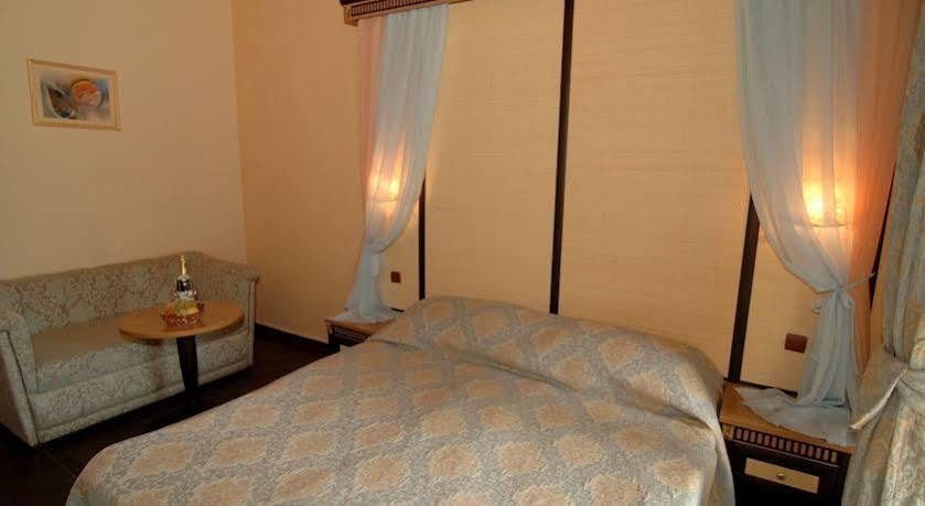 Andalucia Beach Hotel Elenite Extérieur photo